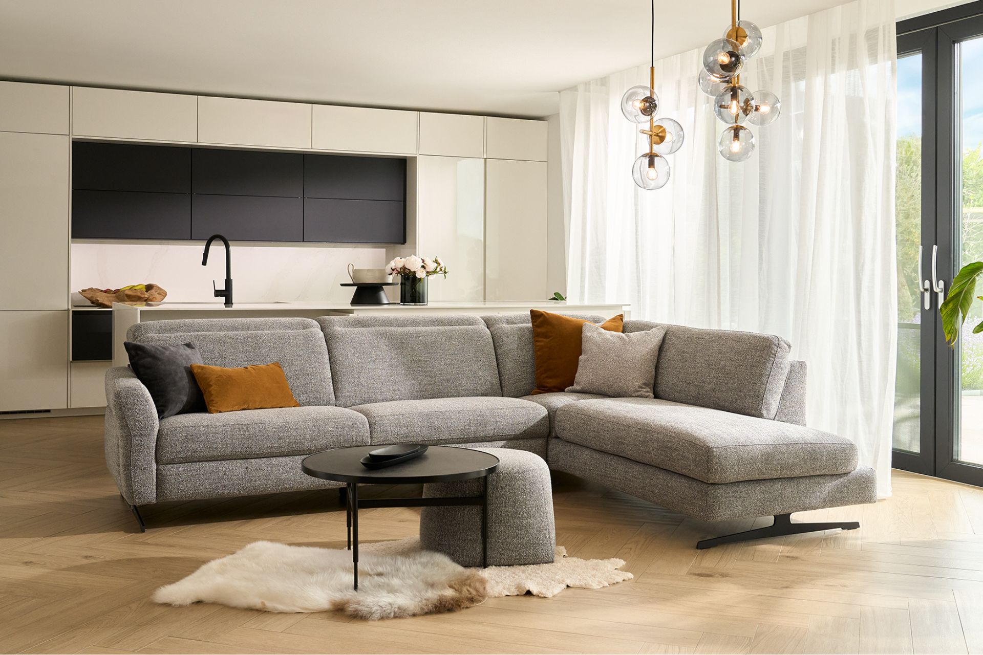rom1961_TAMOUR_Ecksofa_1920x1280px